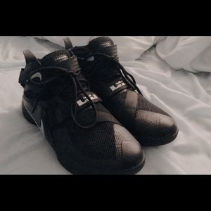 Lebron James soldier 9’s